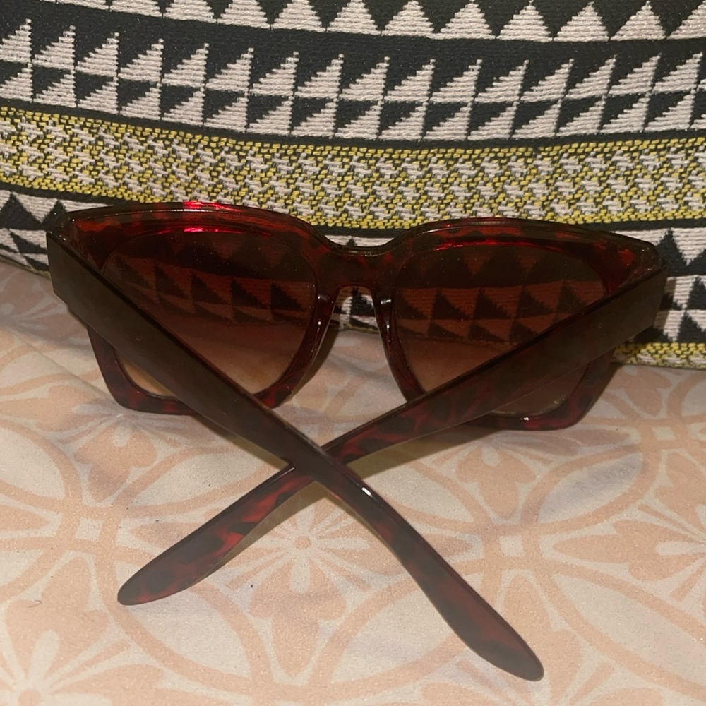 Sunglasses - Picture 4 of 6